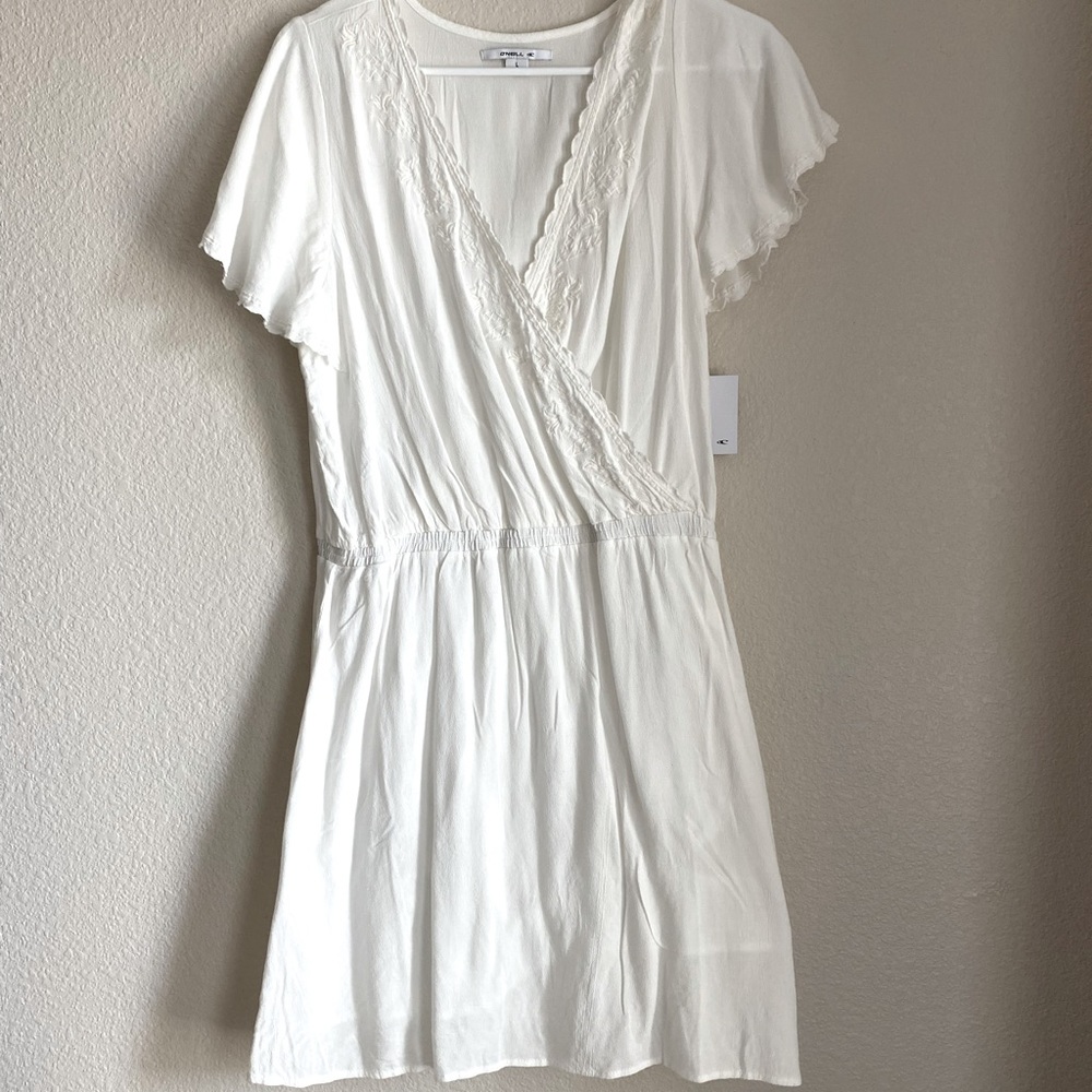 O’NEILL dress, never worn, white, v-neck front